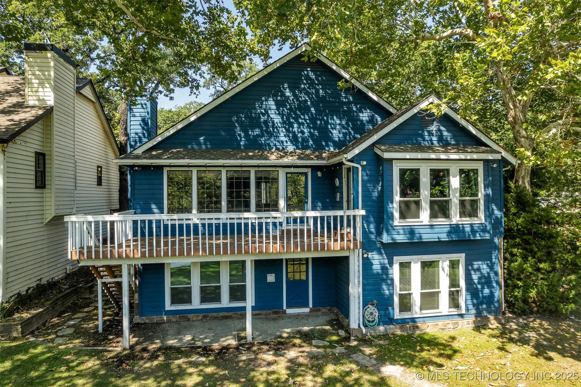 9513 S Lakewood Avenue