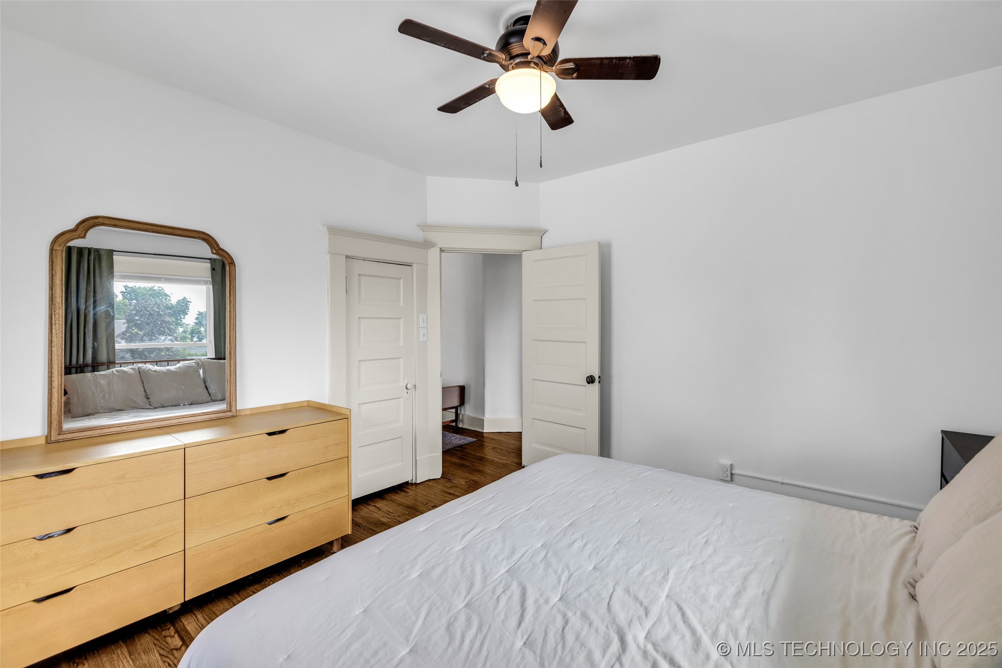 1343 S Florence Avenue