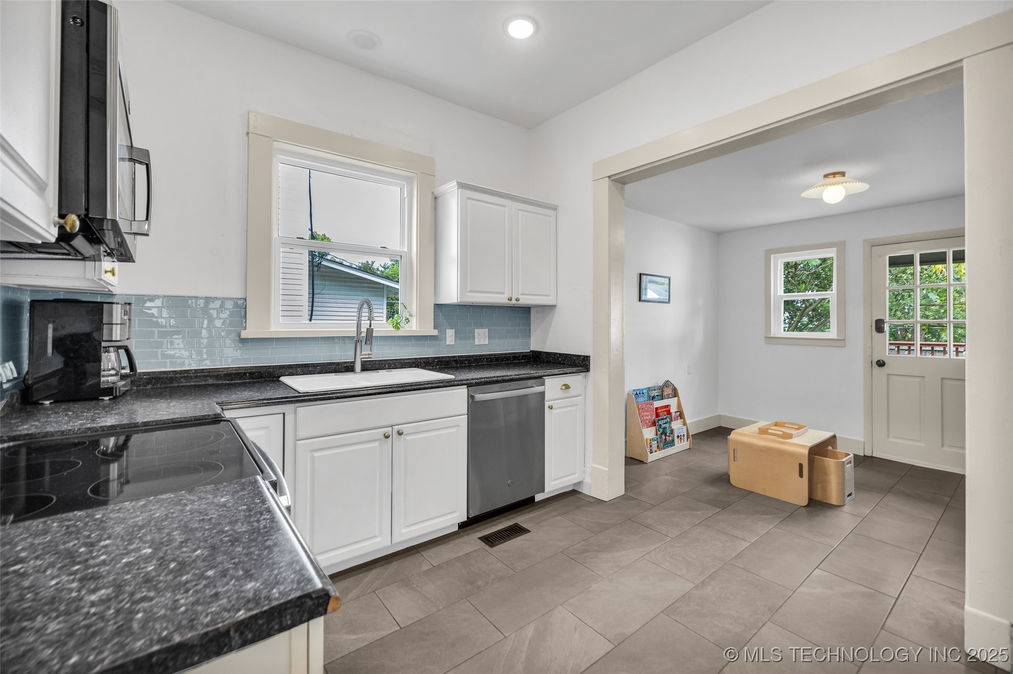 1343 S Florence Avenue