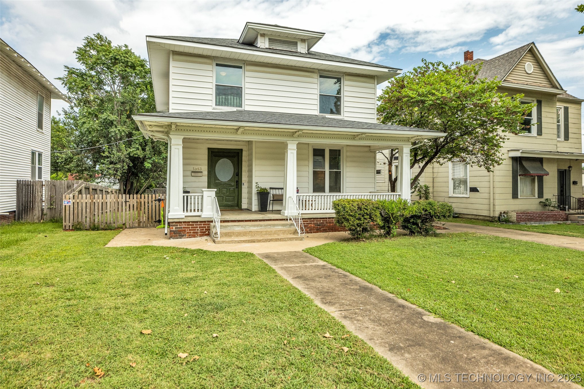 1343 S Florence Avenue