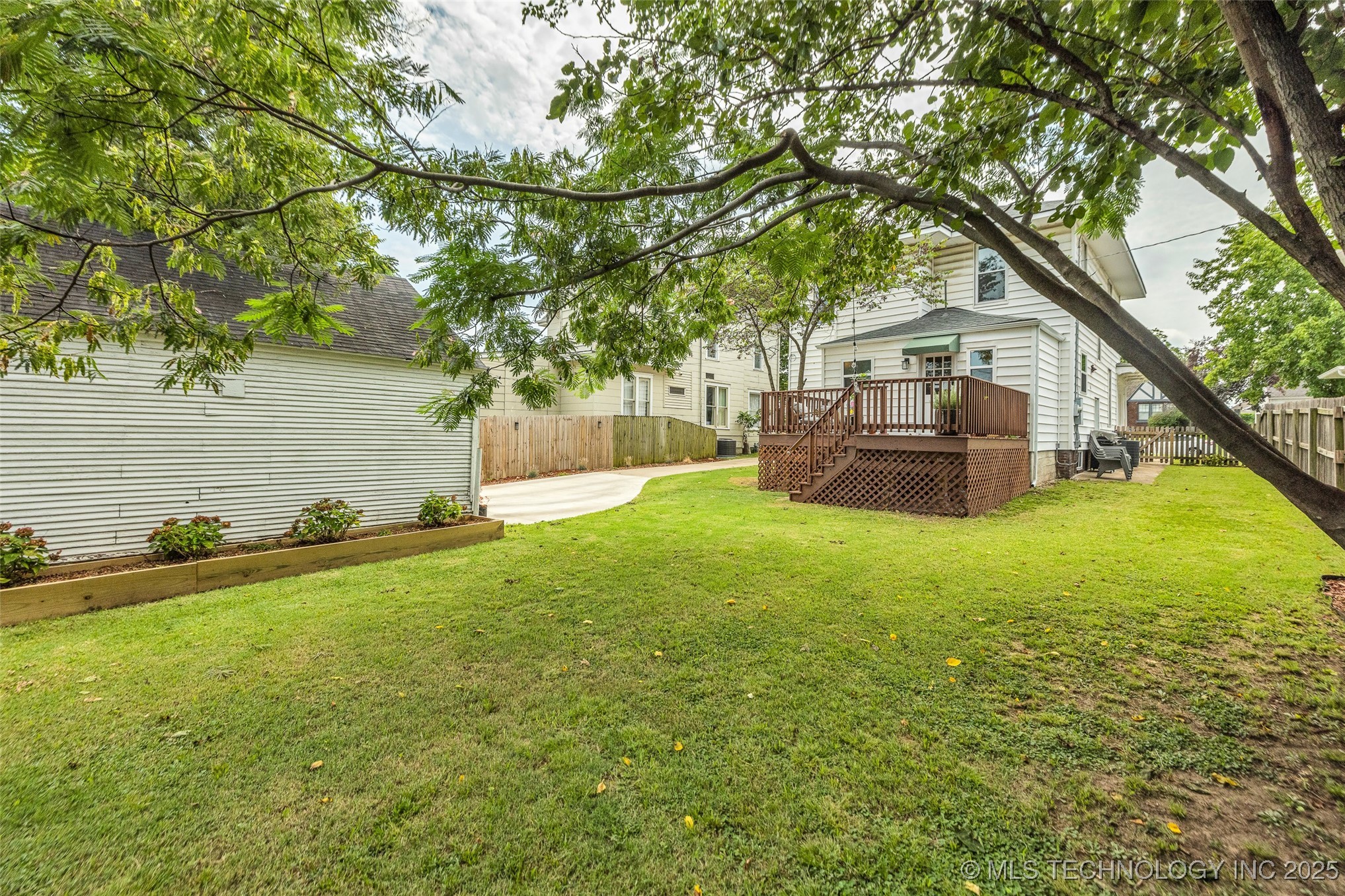 1343 S Florence Avenue