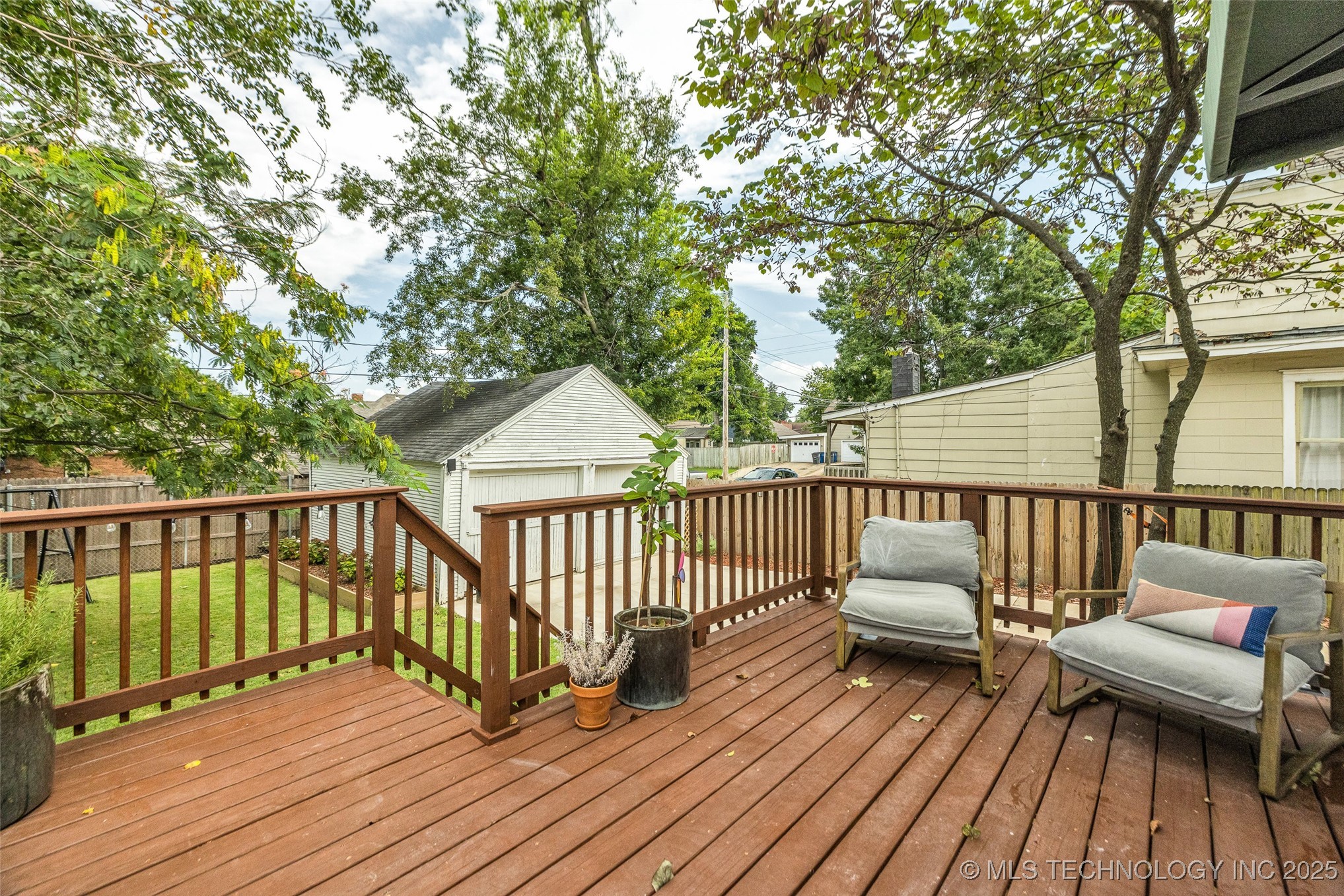 1343 S Florence Avenue