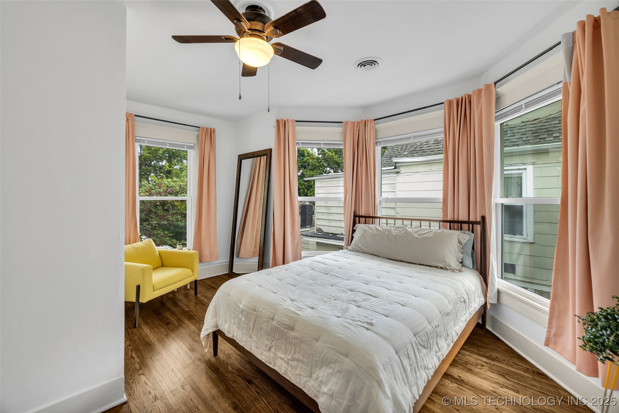 1343 S Florence Avenue