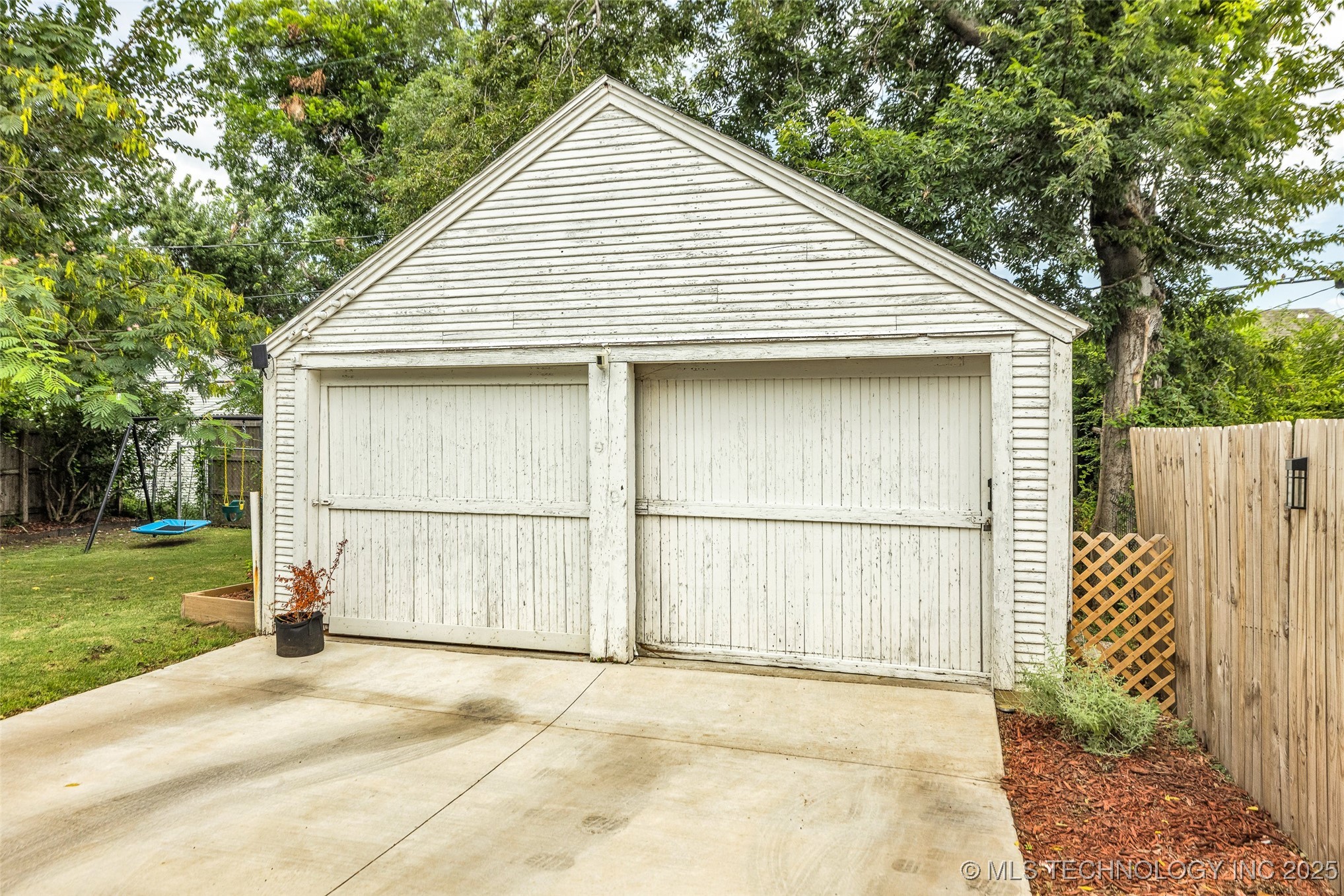 1343 S Florence Avenue