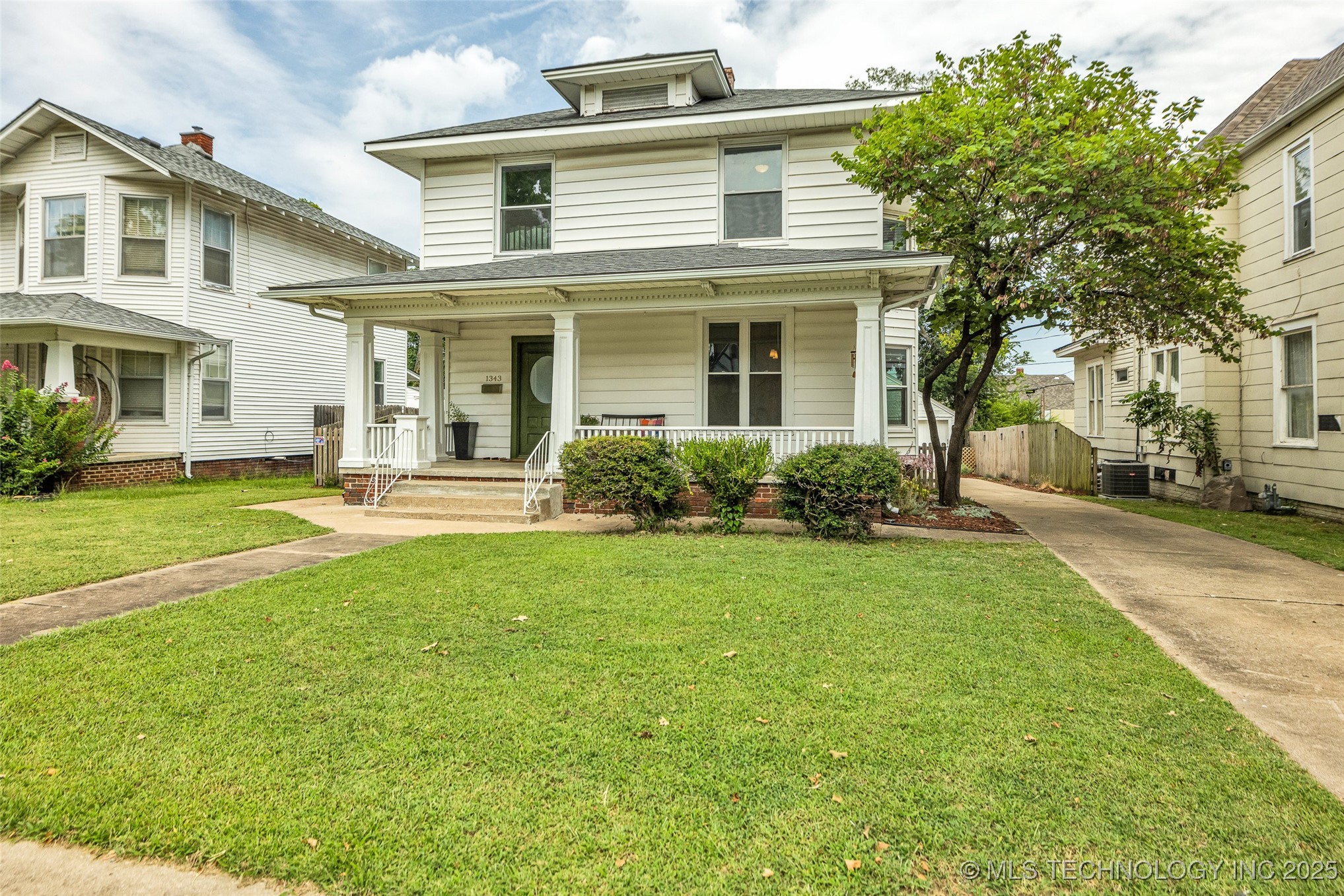 1343 S Florence Avenue
