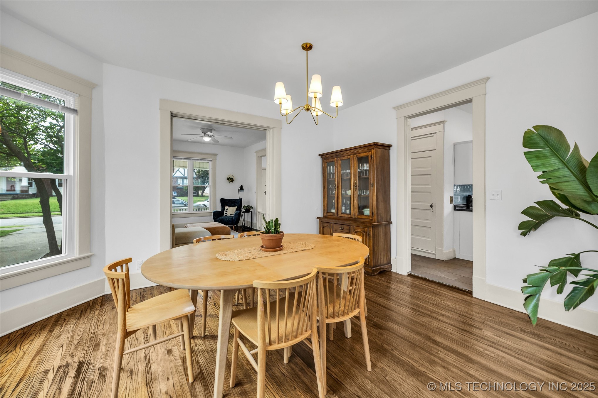 1343 S Florence Avenue