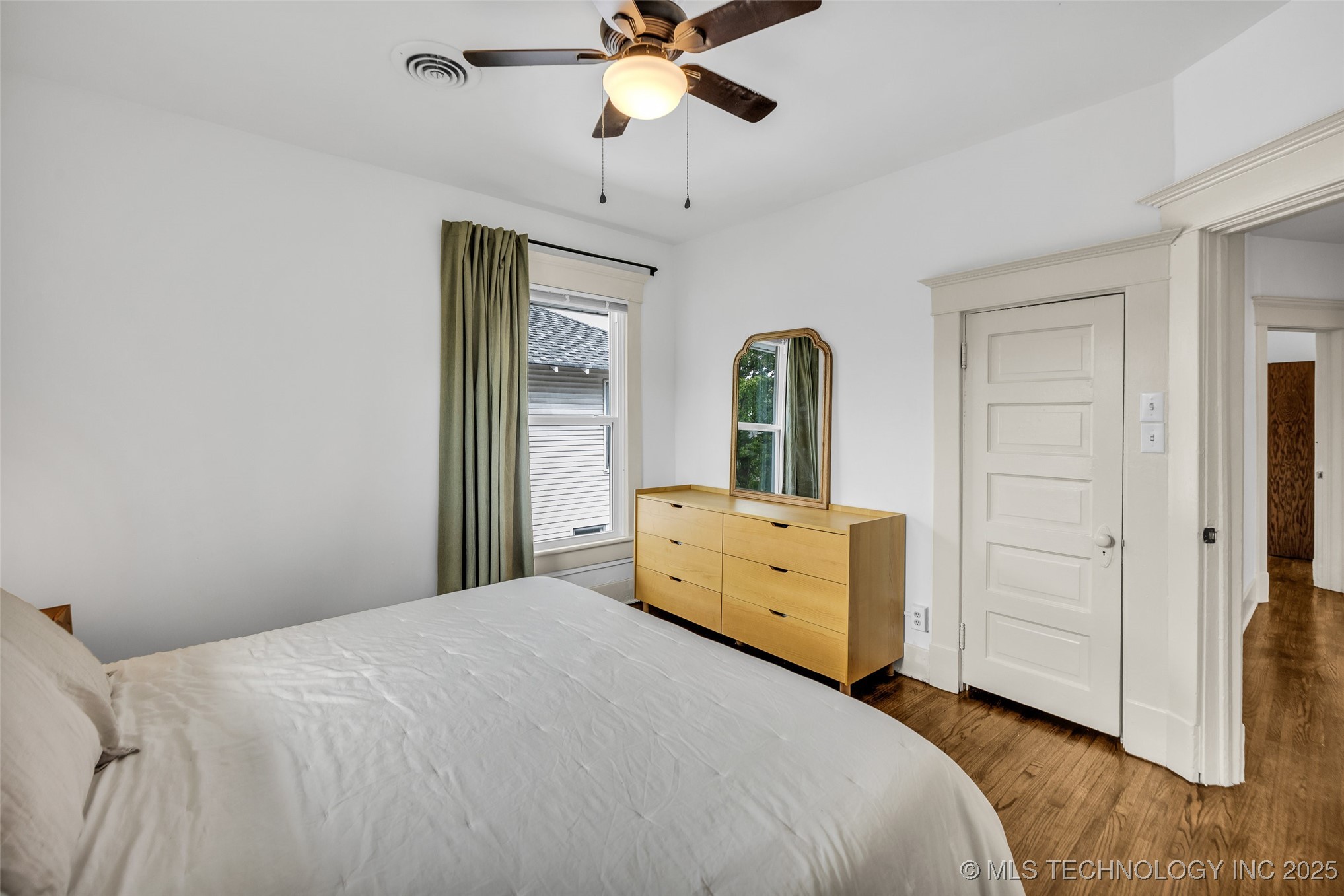 1343 S Florence Avenue