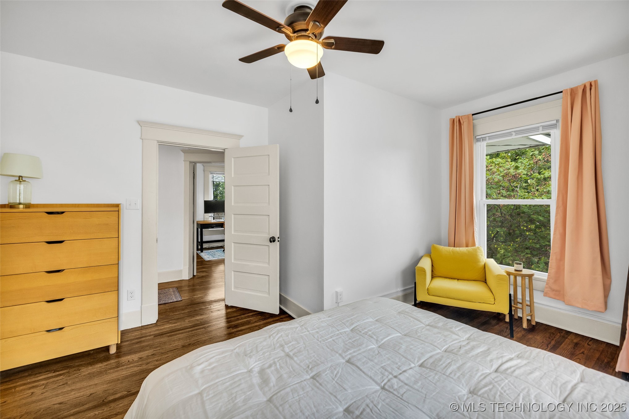 1343 S Florence Avenue