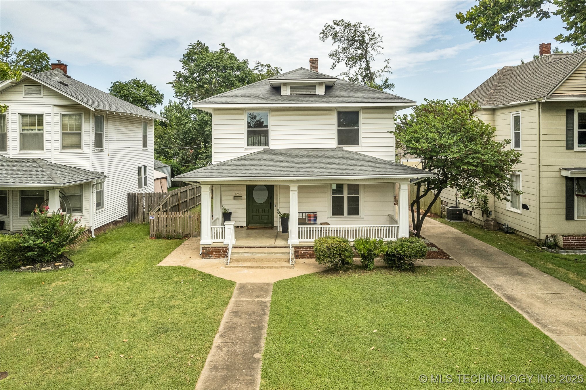 1343 S Florence Avenue