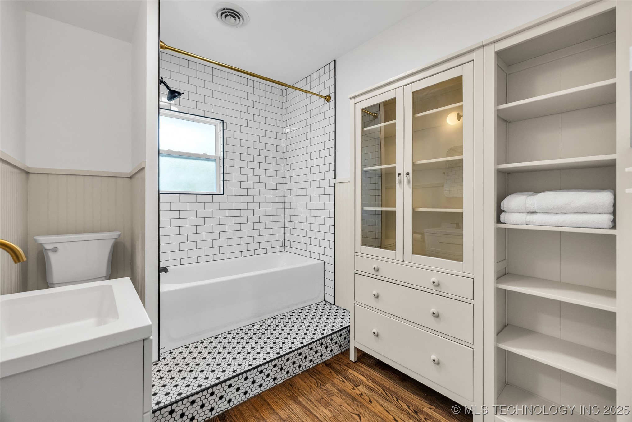 1343 S Florence Avenue