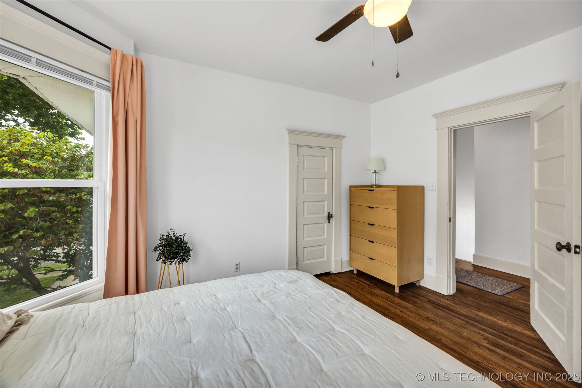 1343 S Florence Avenue