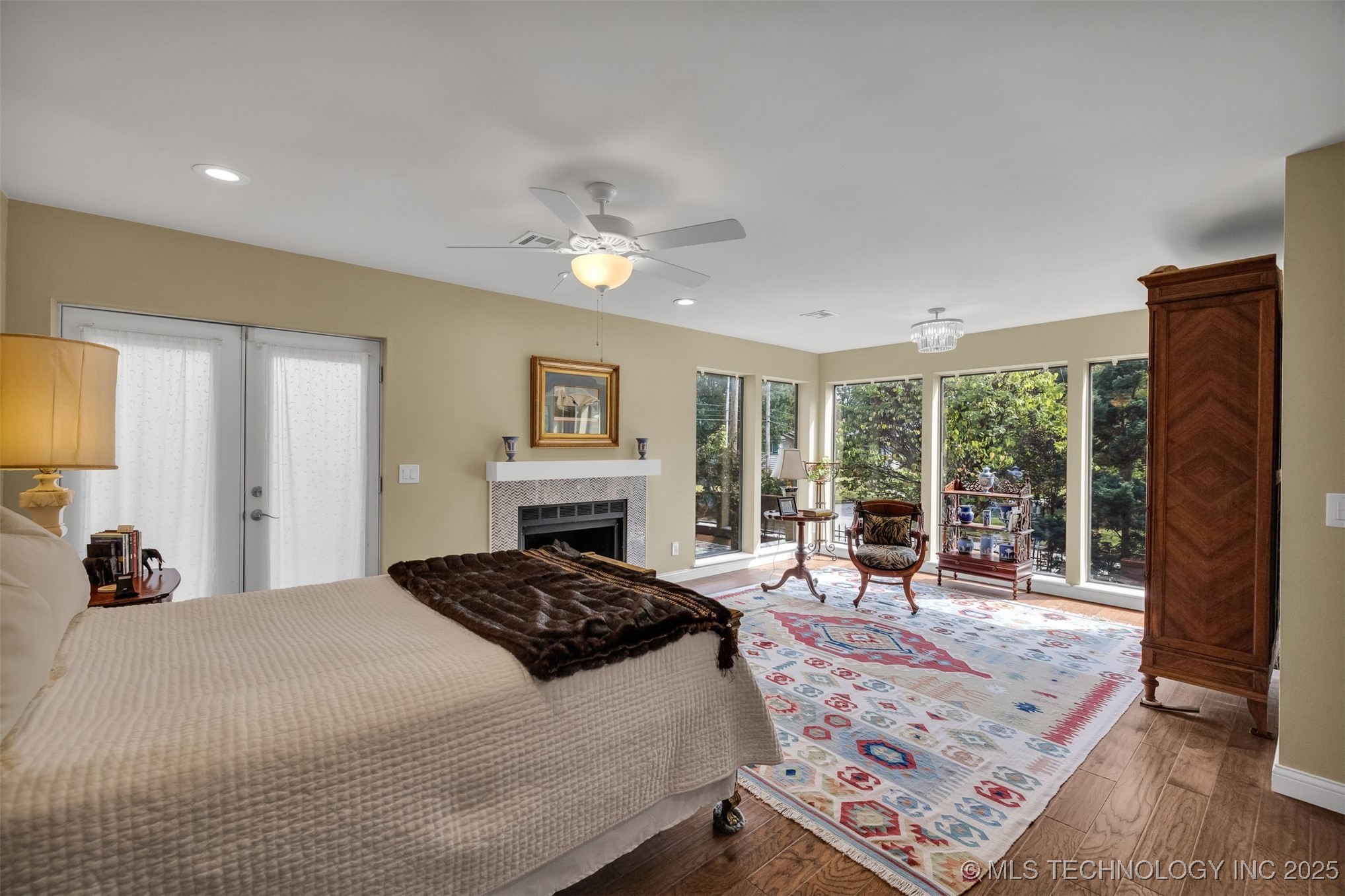 50 E Woodward Boulevard 1/100