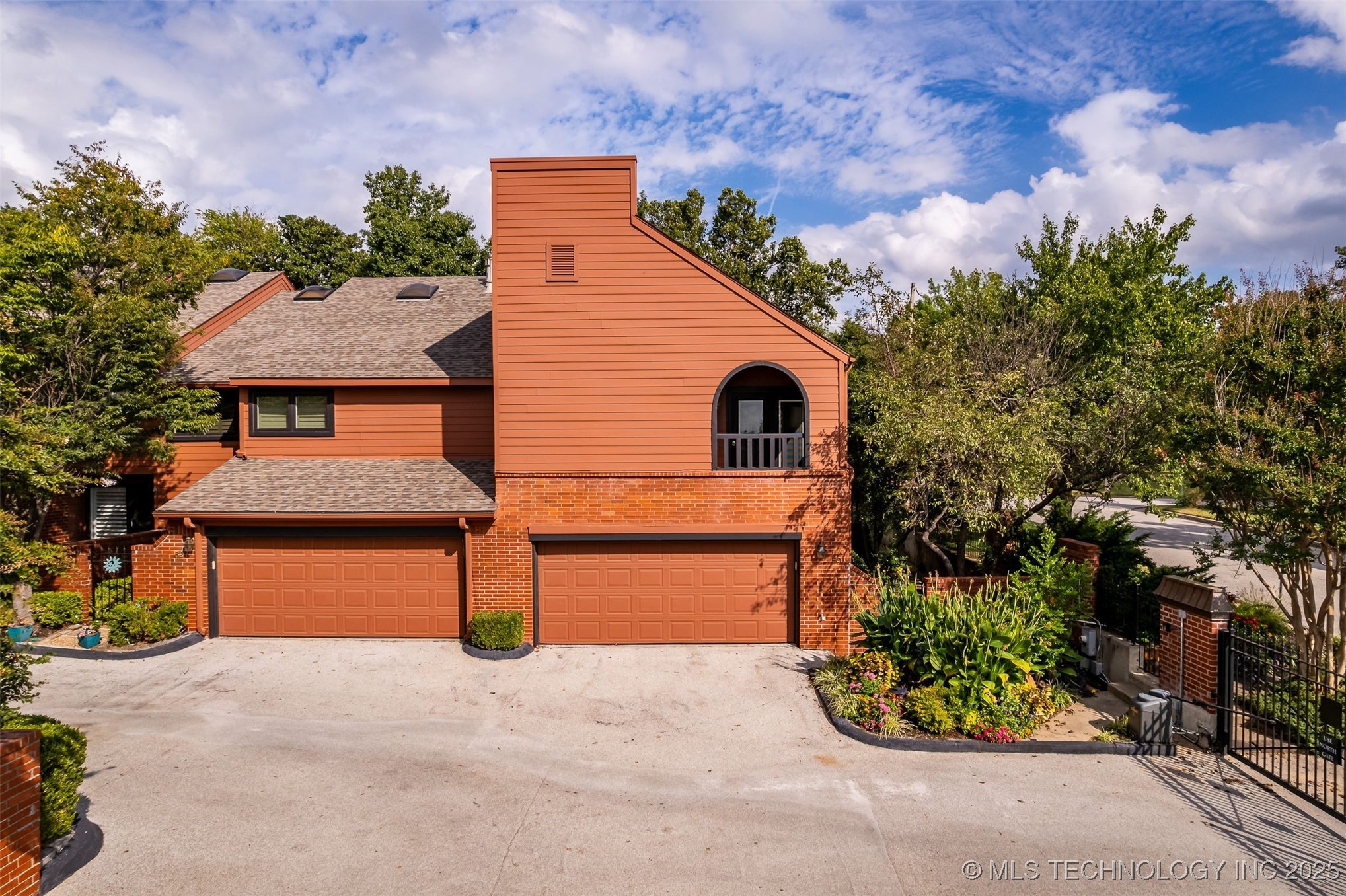 50 E Woodward Boulevard 1/100