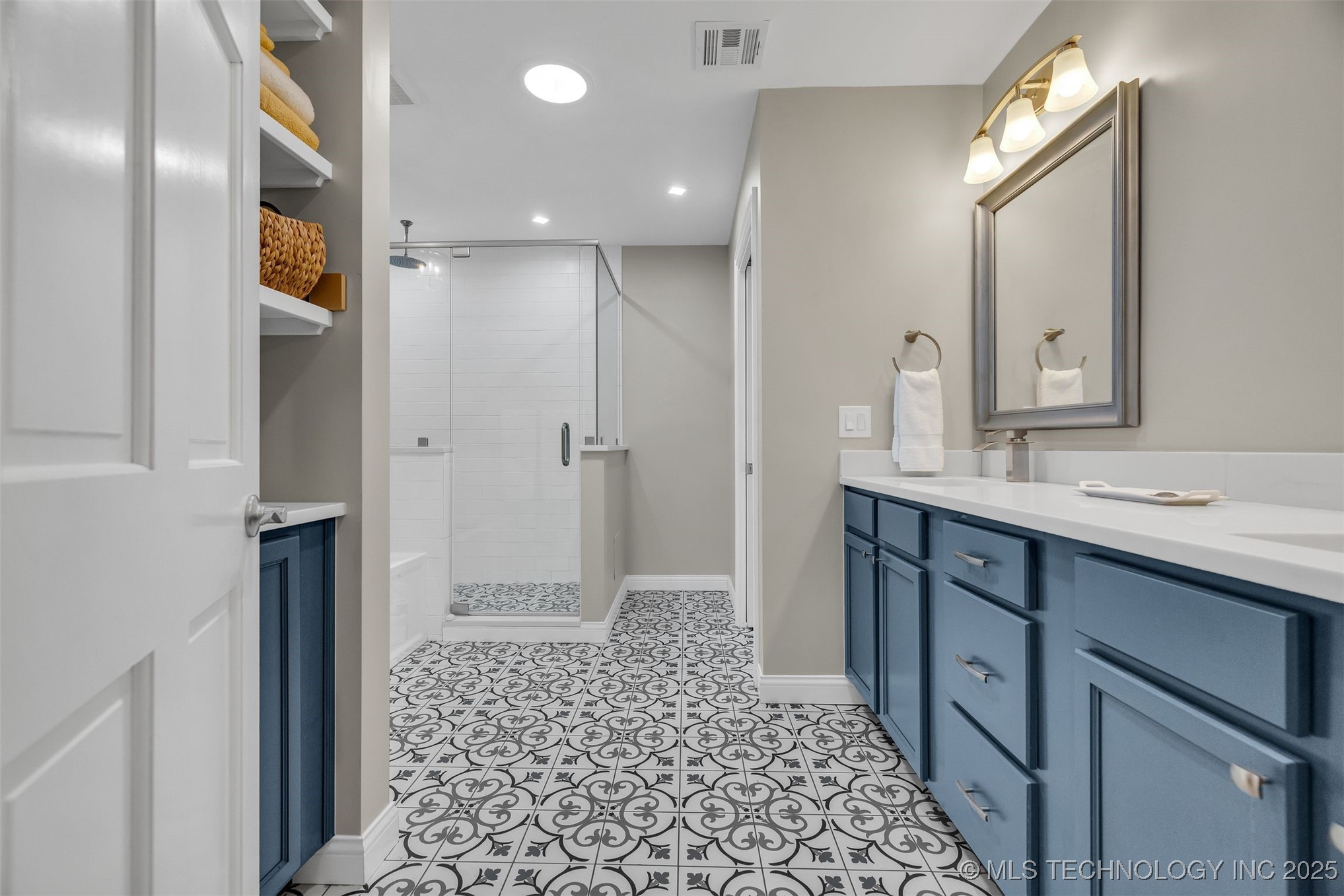 50 E Woodward Boulevard 1/100