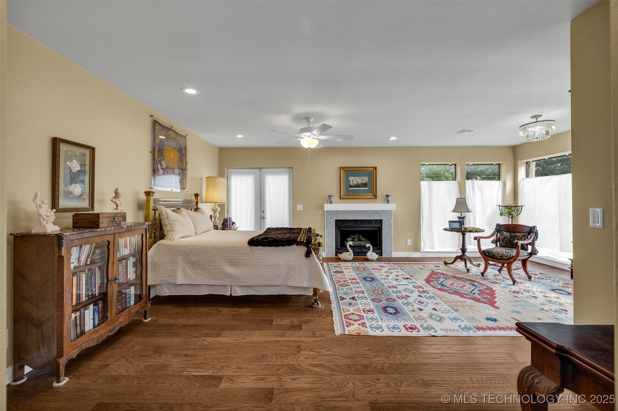 50 E Woodward Boulevard 1/100