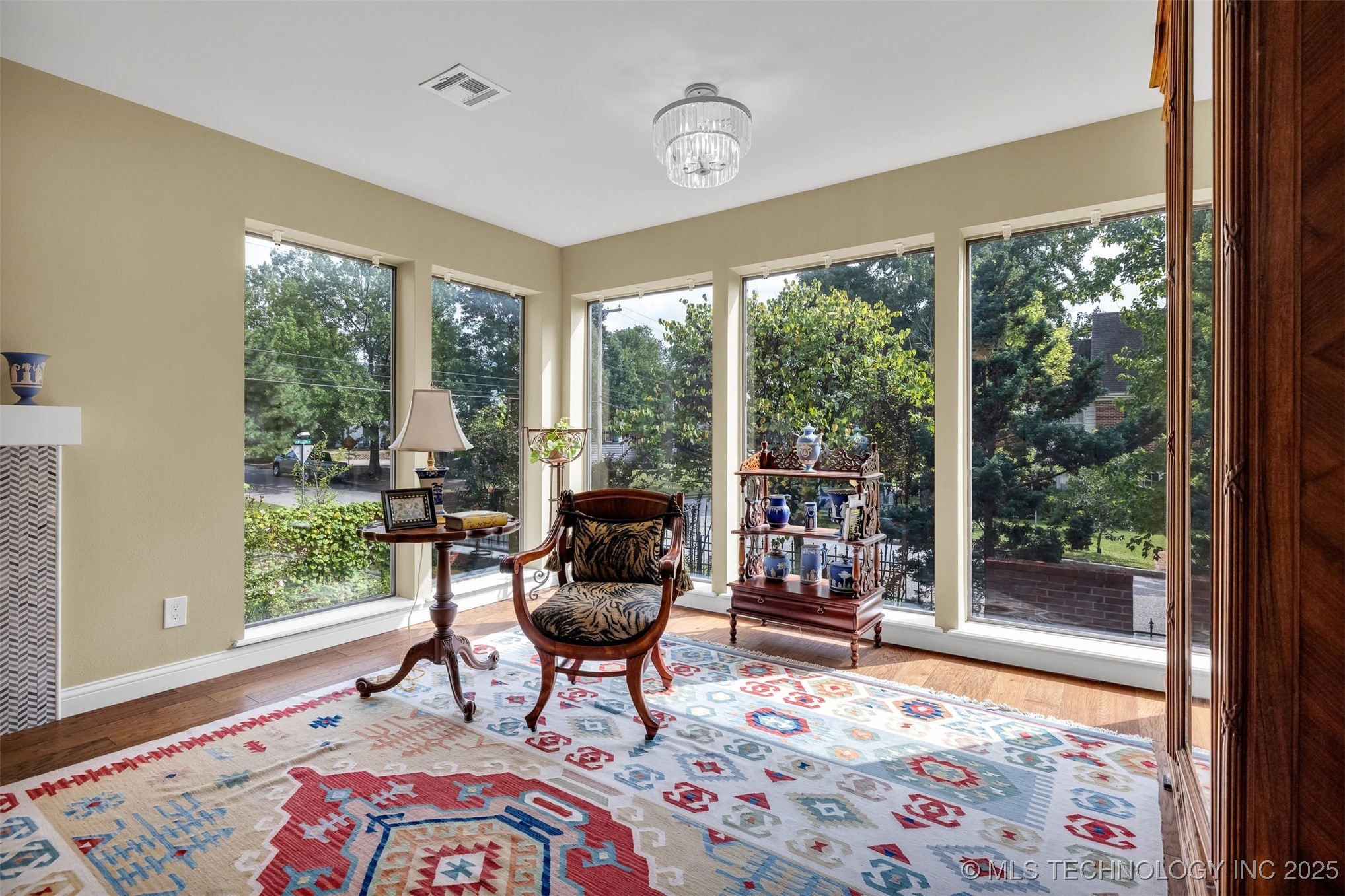 50 E Woodward Boulevard 1/100