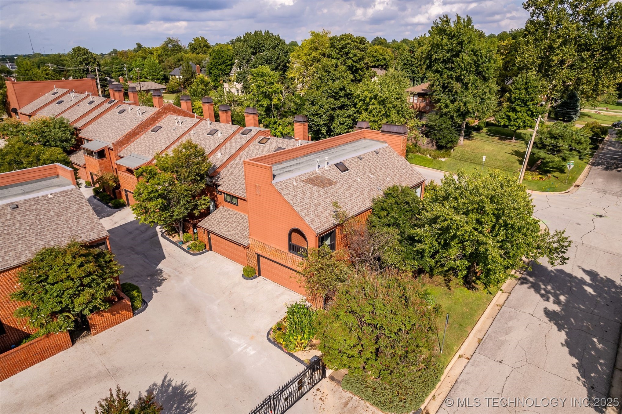 50 E Woodward Boulevard 1/100