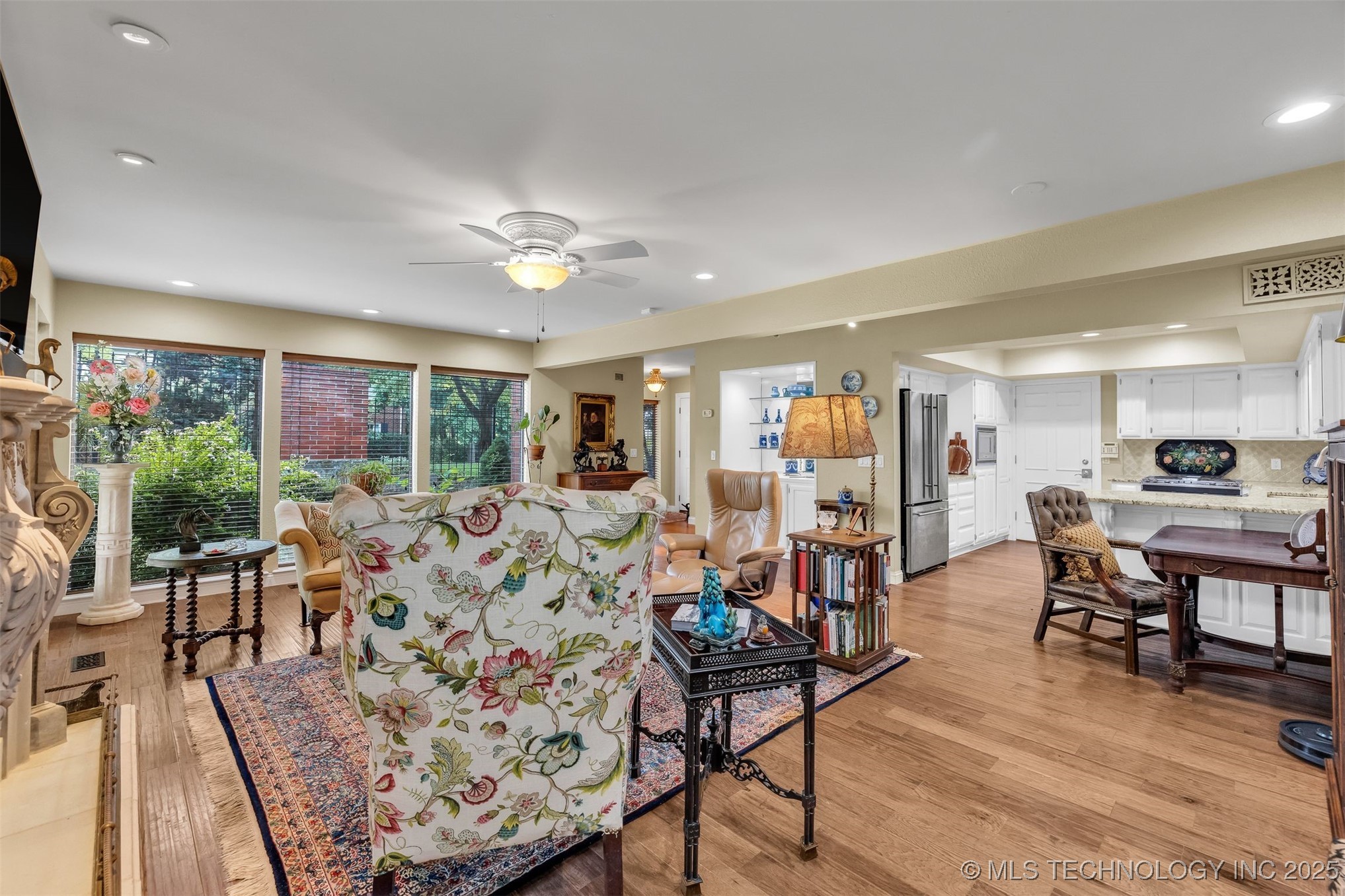 50 E Woodward Boulevard 1/100