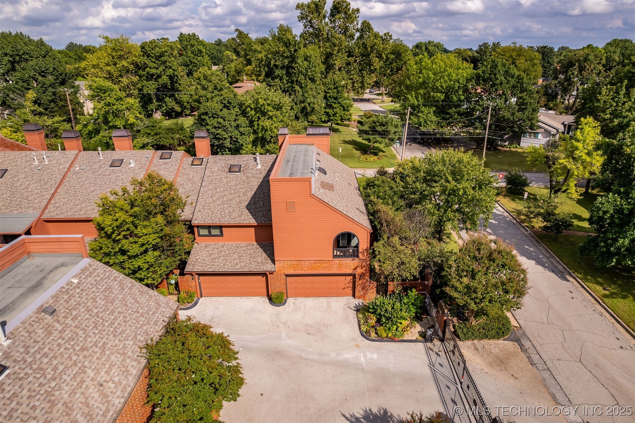 50 E Woodward Boulevard 1/100