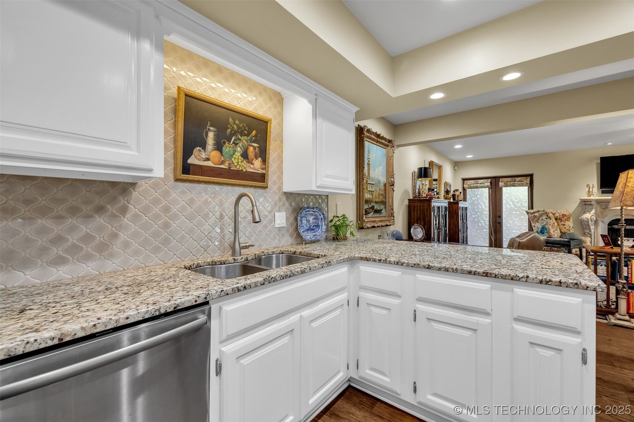 50 E Woodward Boulevard 1/100