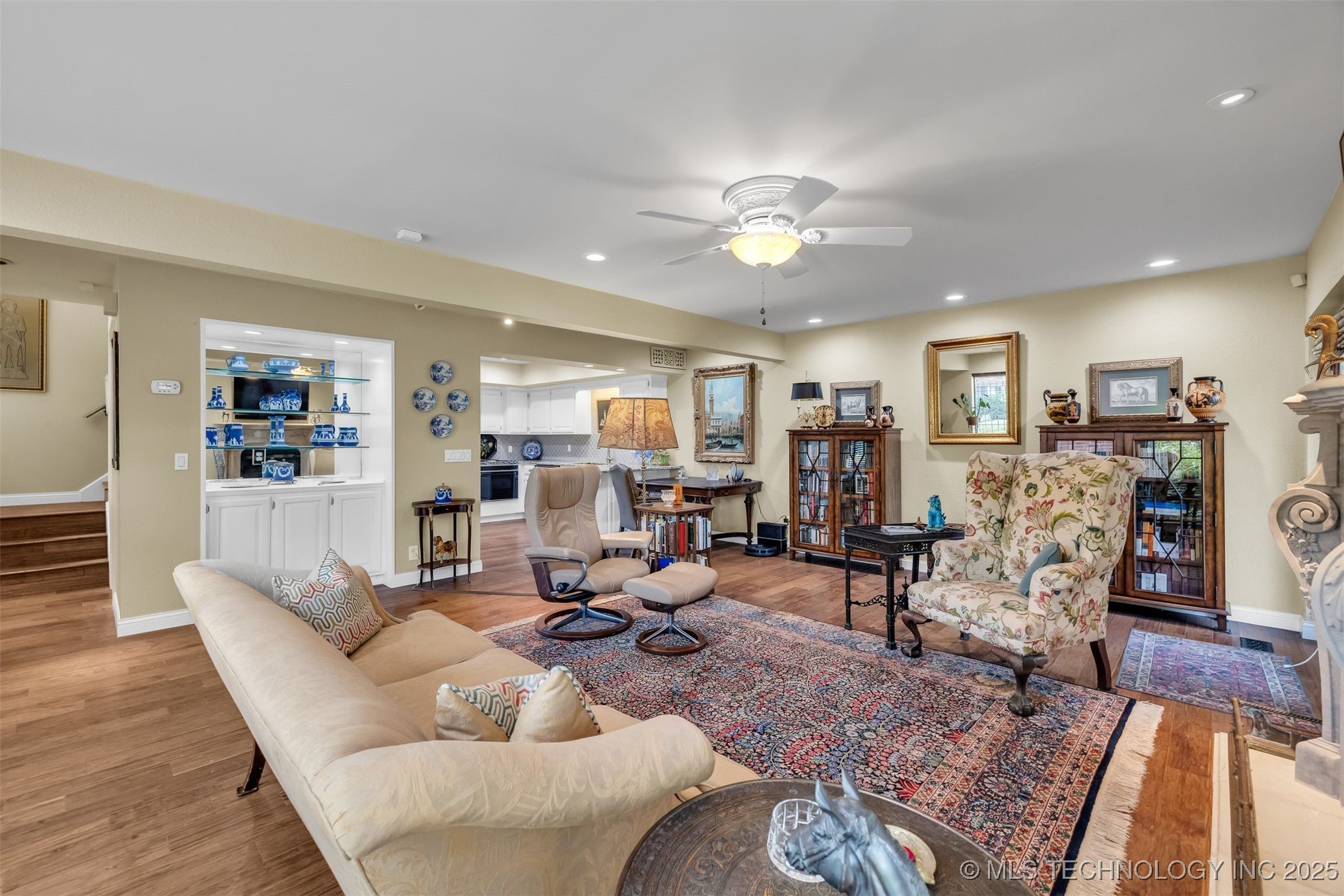 50 E Woodward Boulevard 1/100