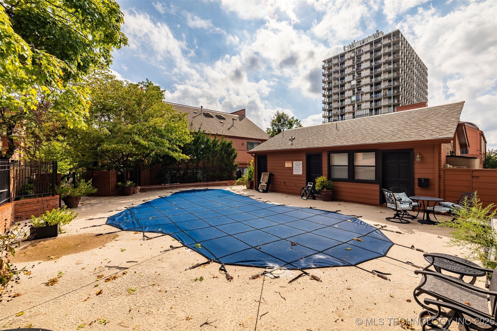 50 E Woodward Boulevard 1/100