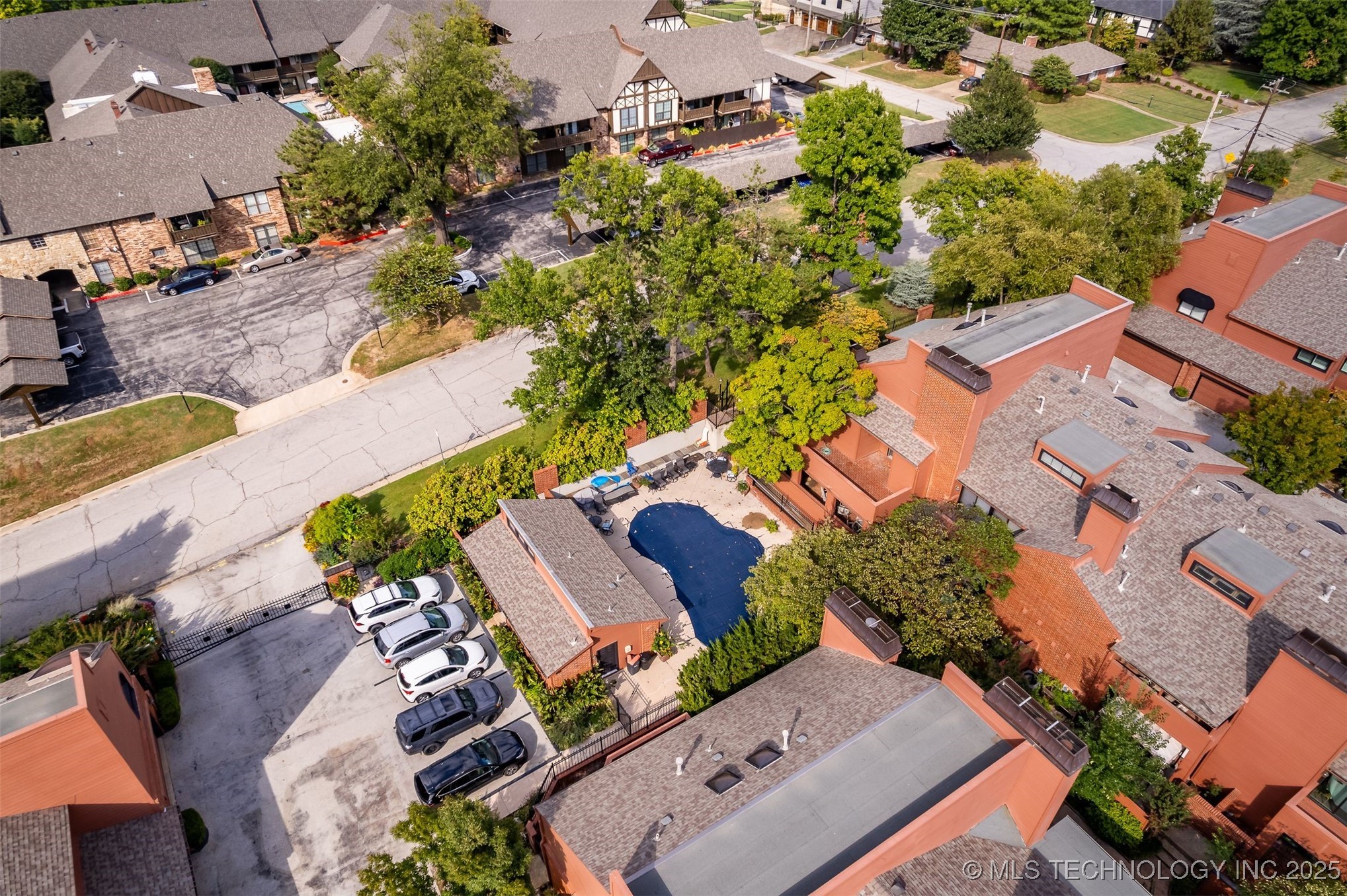 50 E Woodward Boulevard 1/100