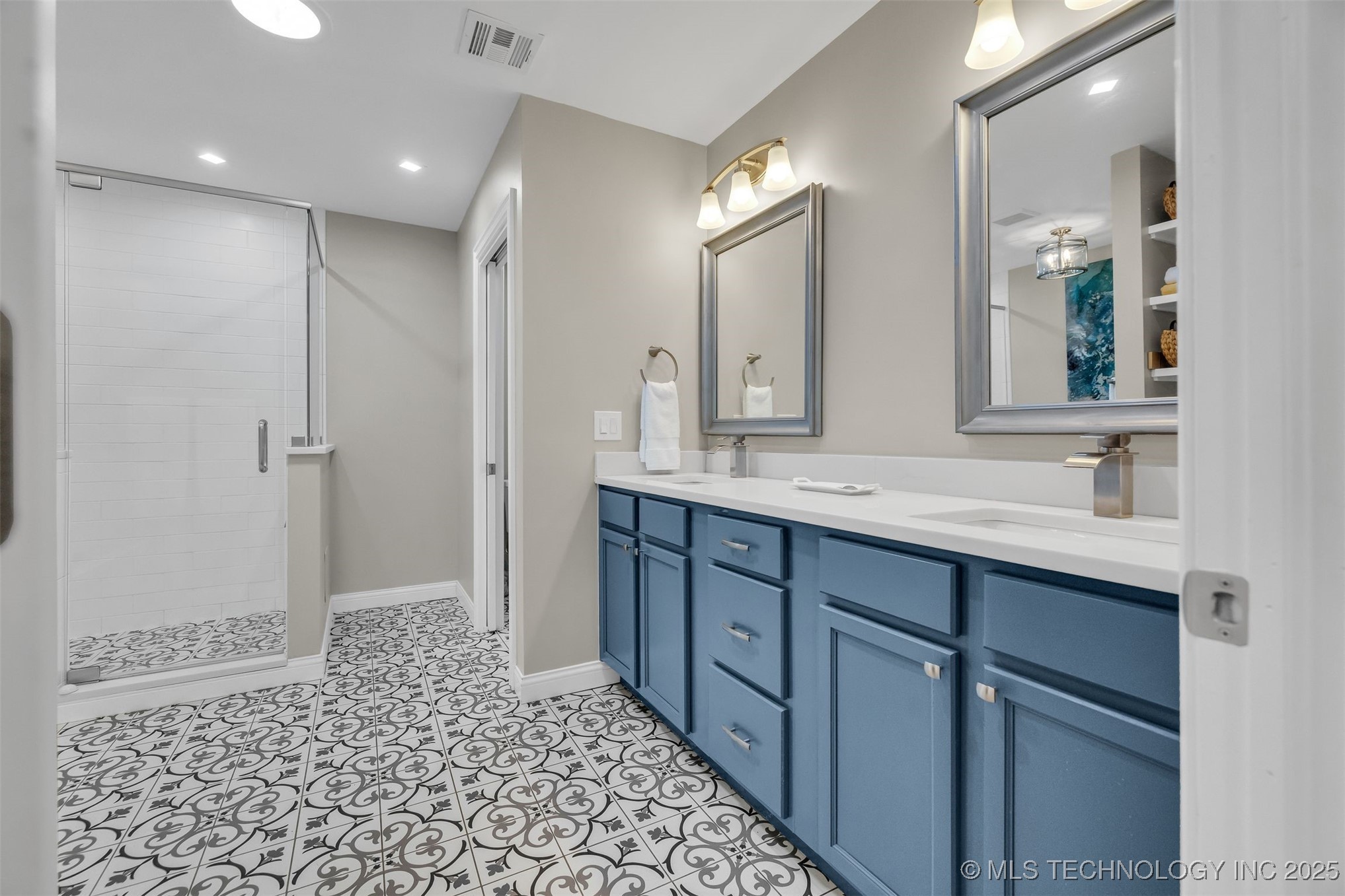 50 E Woodward Boulevard 1/100