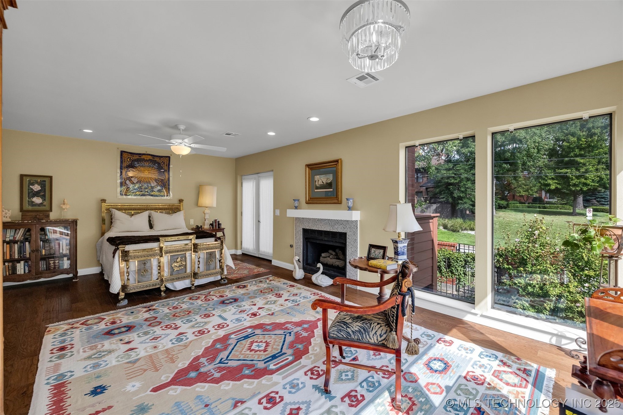 50 E Woodward Boulevard 1/100