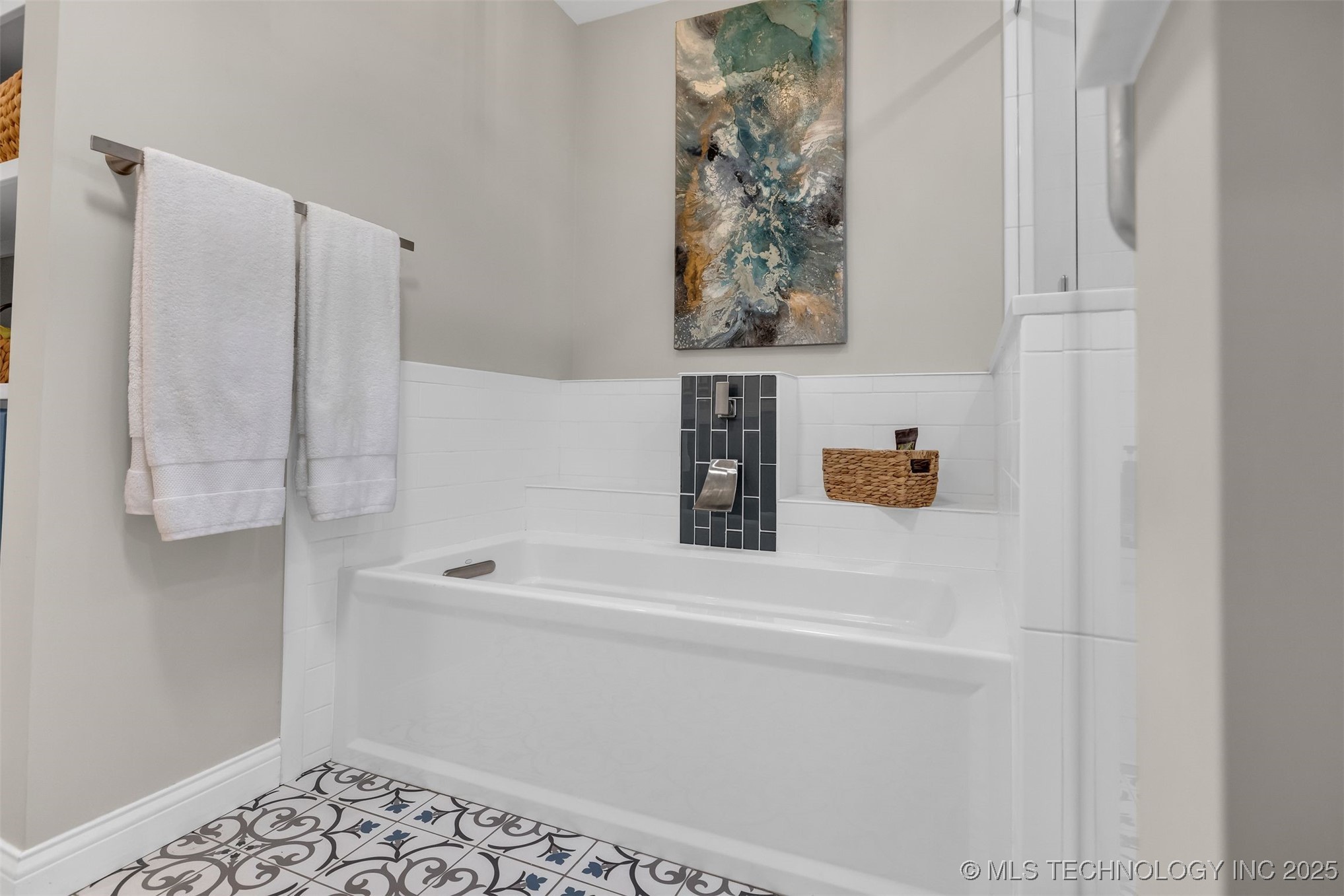 50 E Woodward Boulevard 1/100