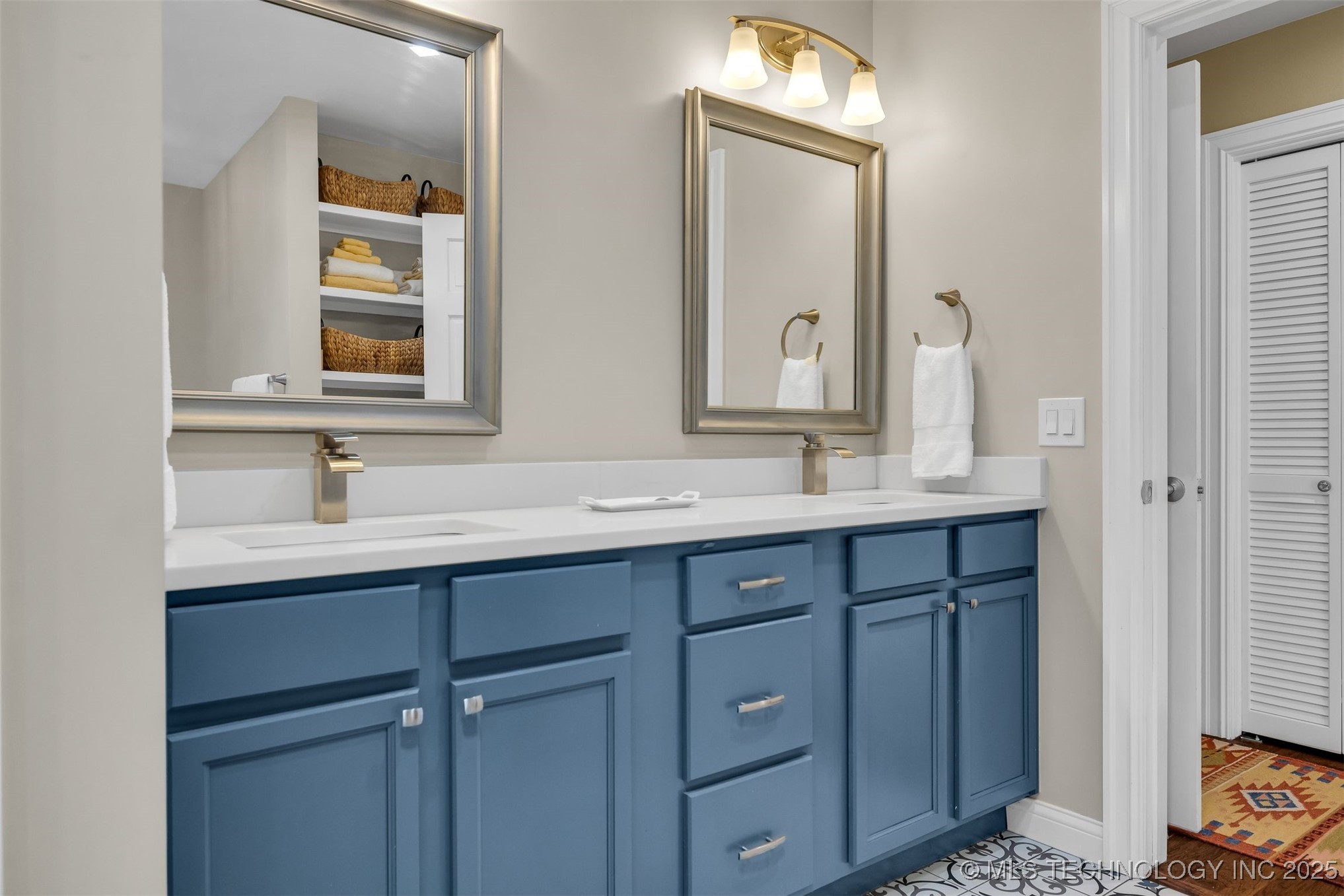 50 E Woodward Boulevard 1/100