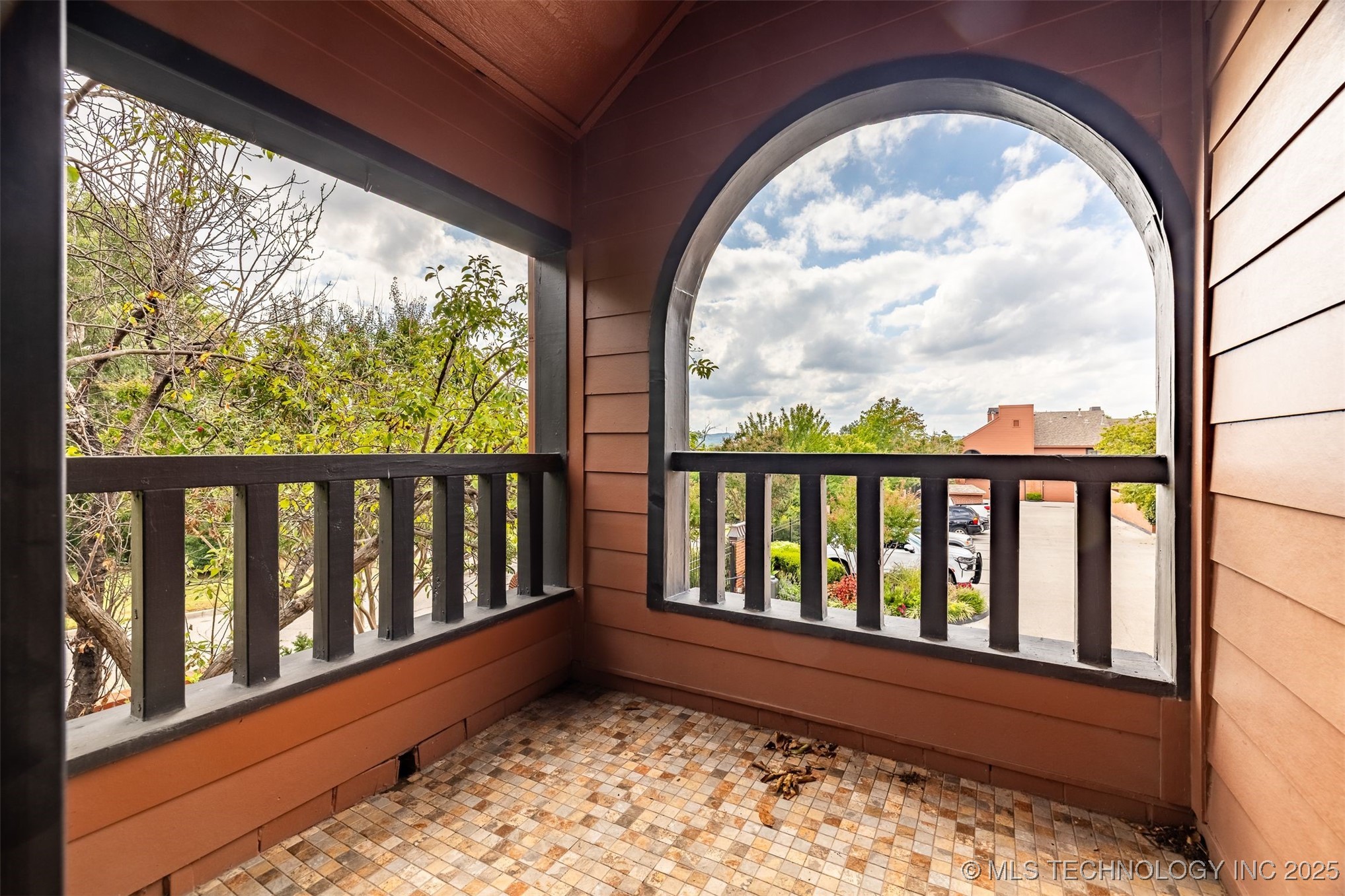 50 E Woodward Boulevard 1/100