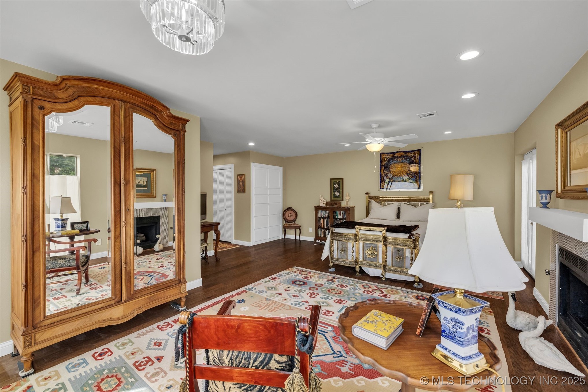 50 E Woodward Boulevard 1/100