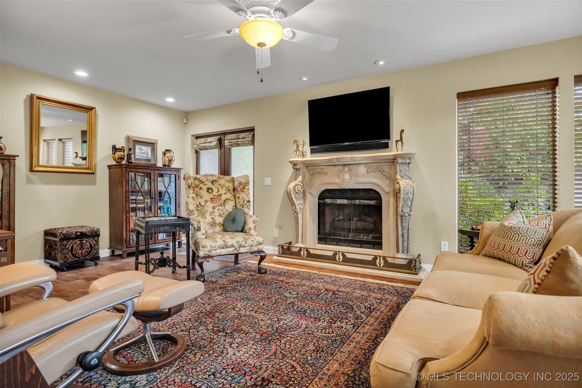 50 E Woodward Boulevard 1/100