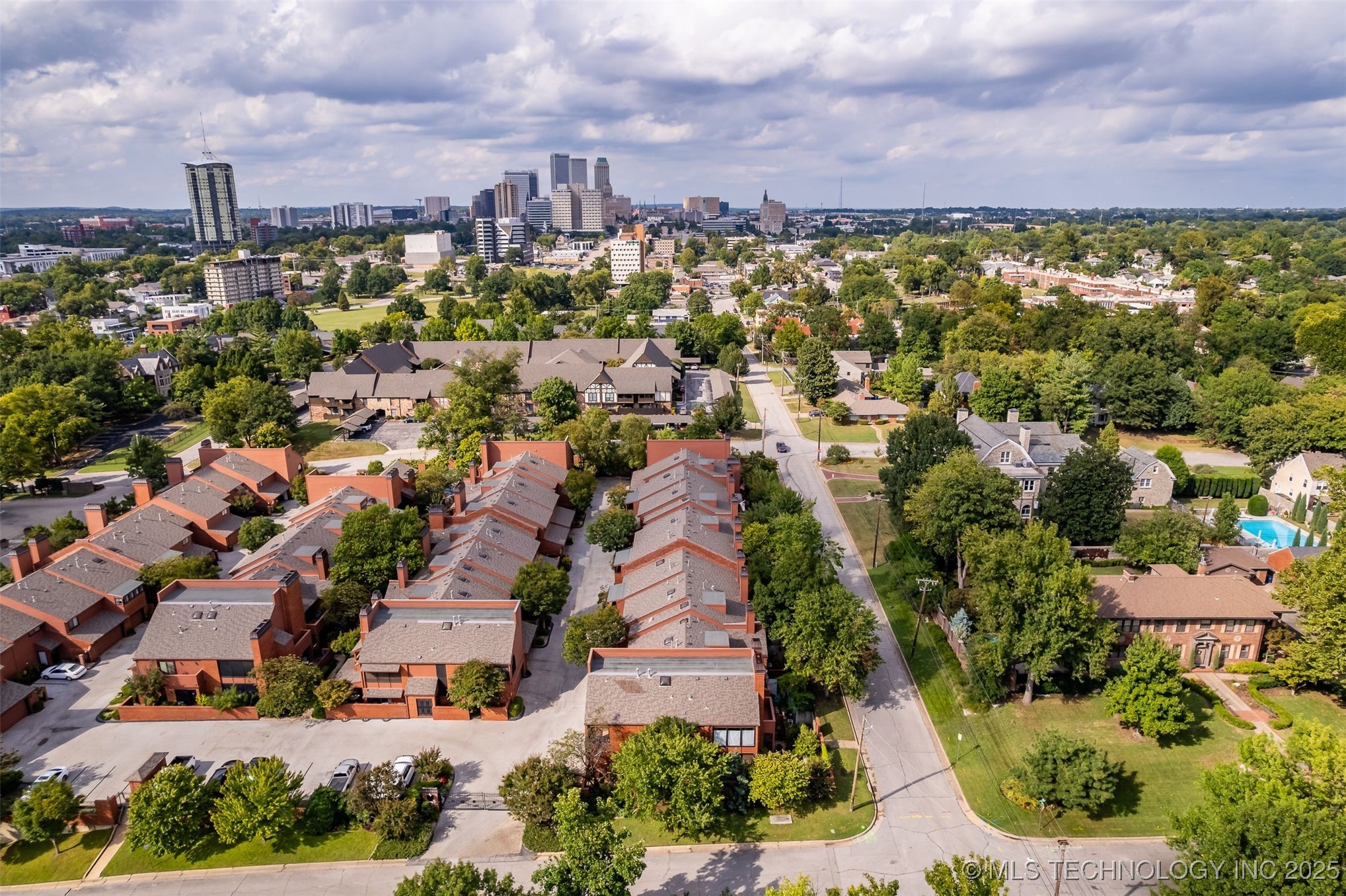 50 E Woodward Boulevard 1/100