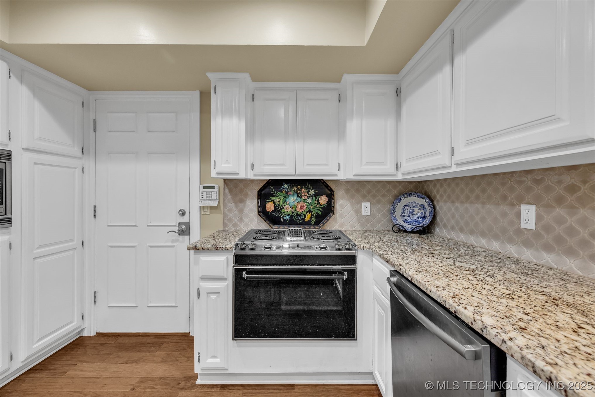 50 E Woodward Boulevard 1/100