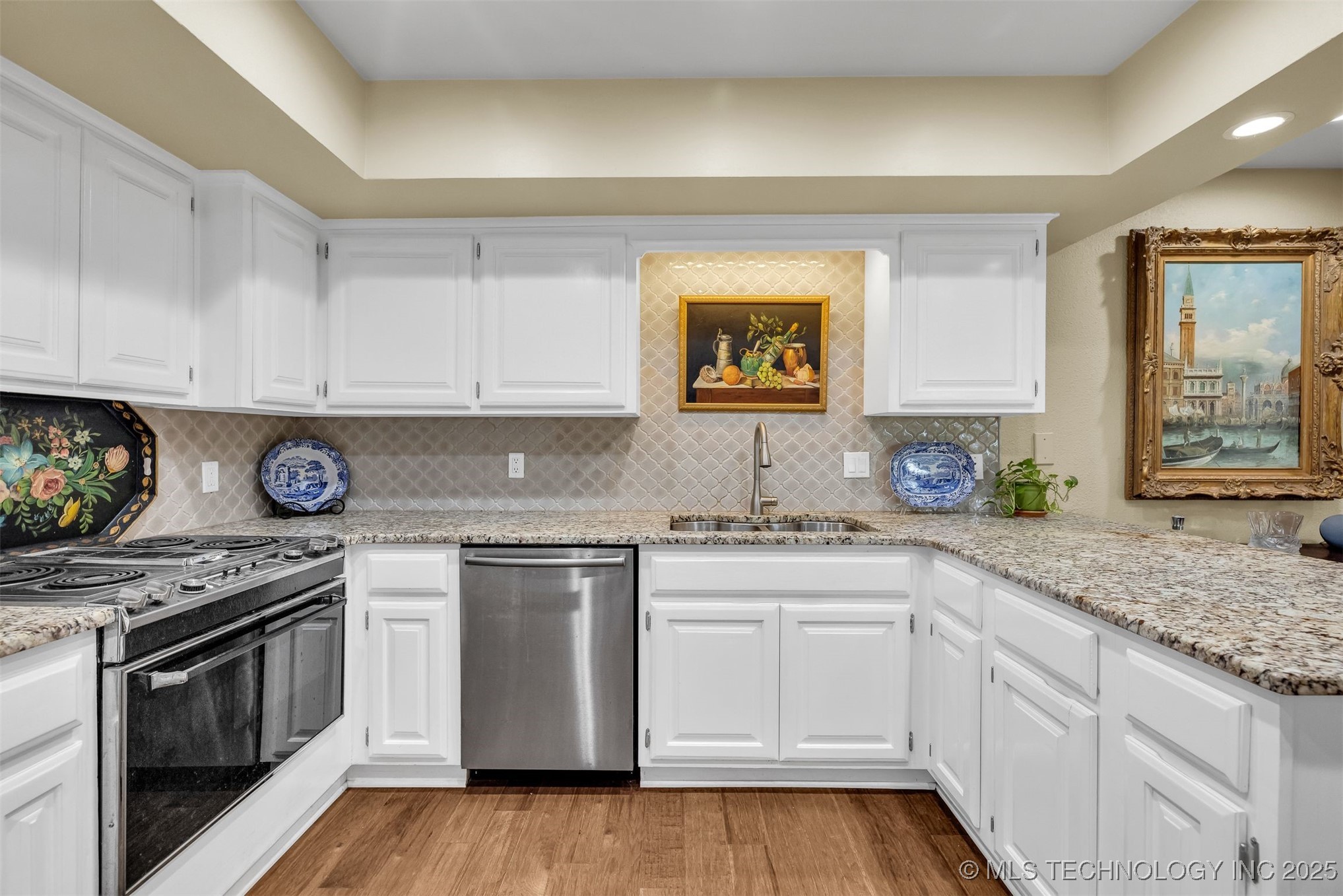 50 E Woodward Boulevard 1/100