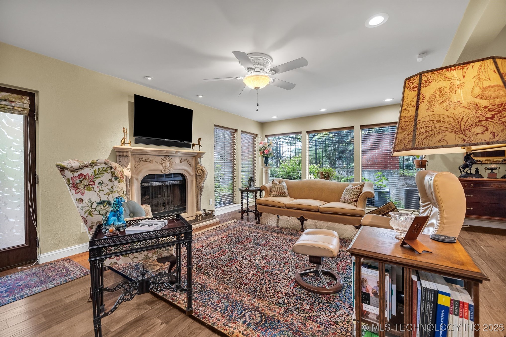 50 E Woodward Boulevard 1/100