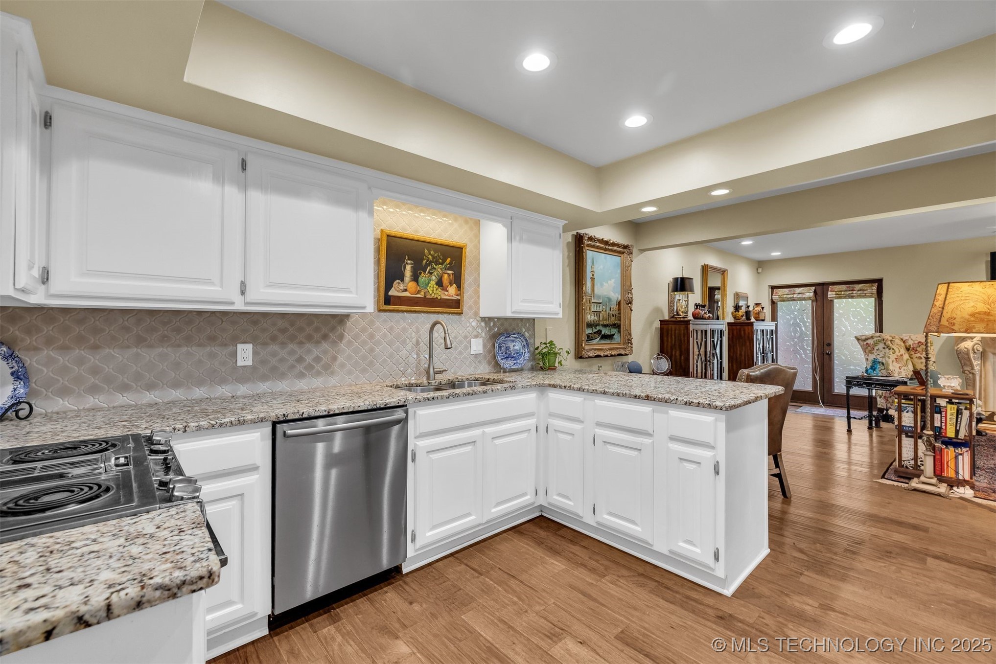 50 E Woodward Boulevard 1/100