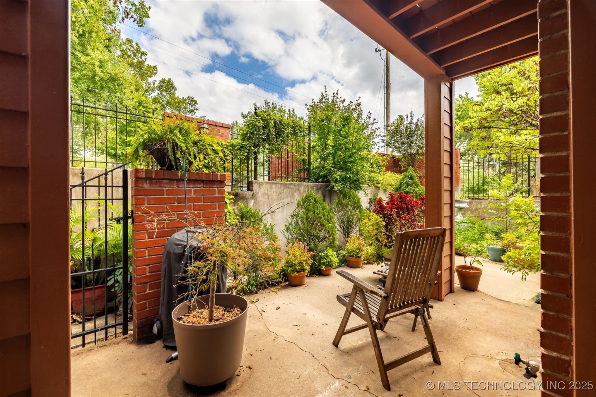 50 E Woodward Boulevard 1/100