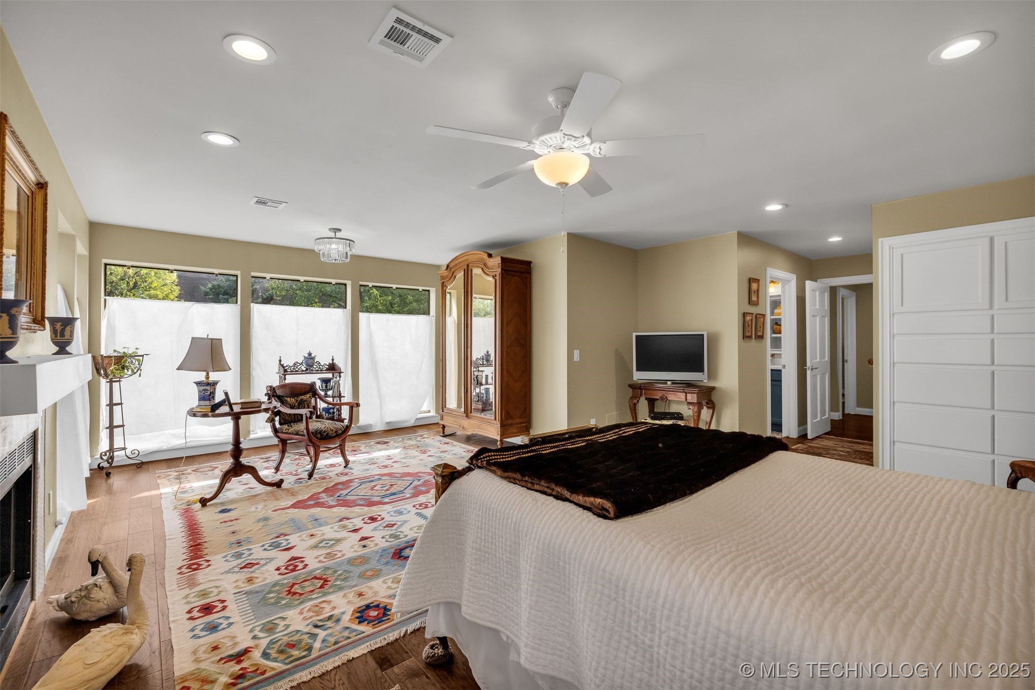 50 E Woodward Boulevard 1/100