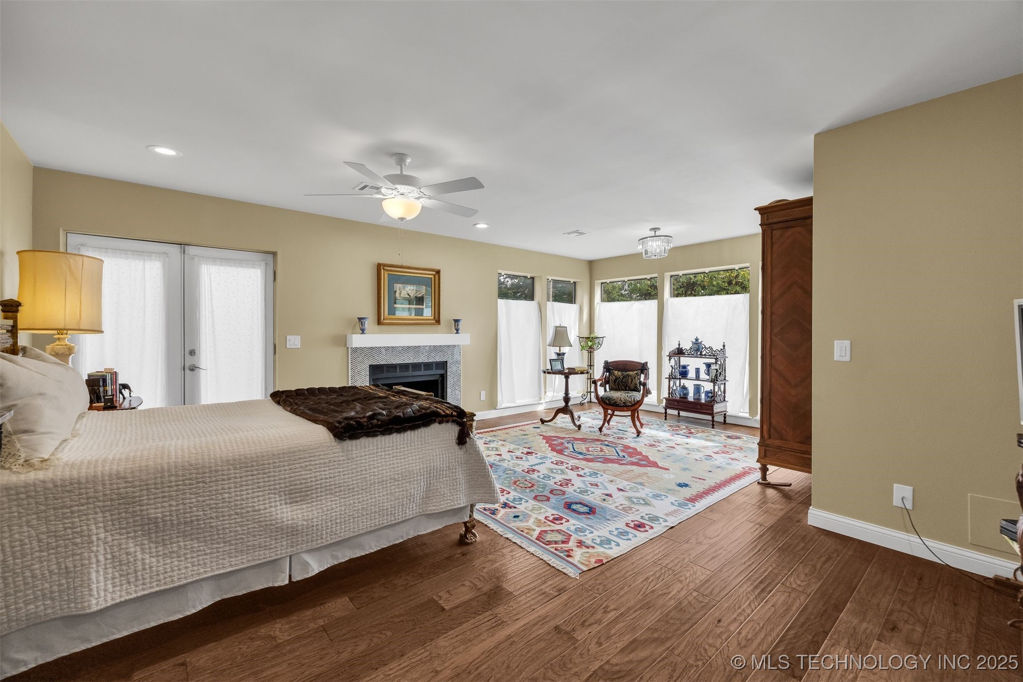 50 E Woodward Boulevard 1/100