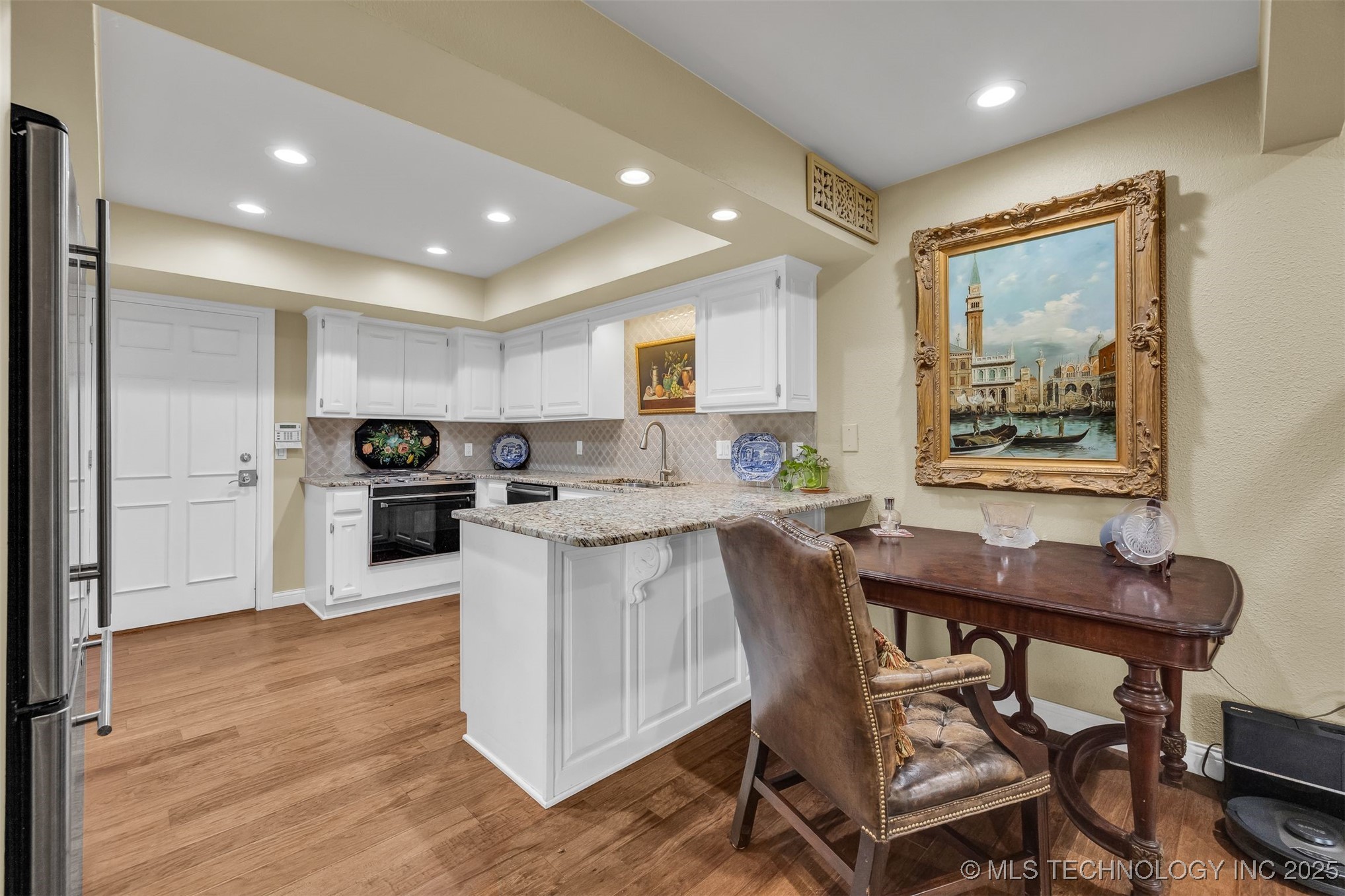 50 E Woodward Boulevard 1/100