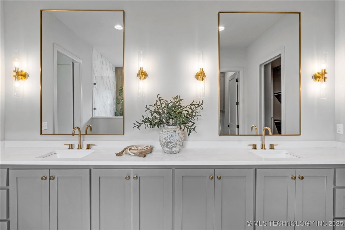 6334 N Dogwood Trail