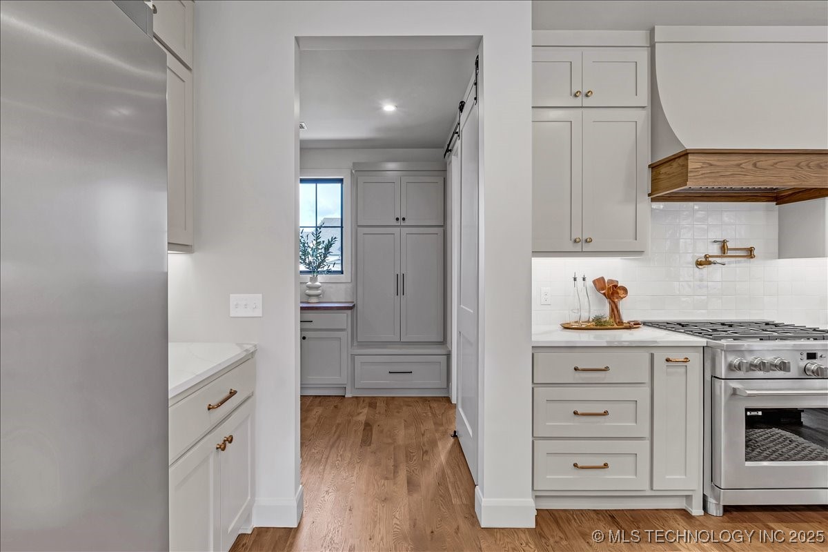 6334 N Dogwood Trail