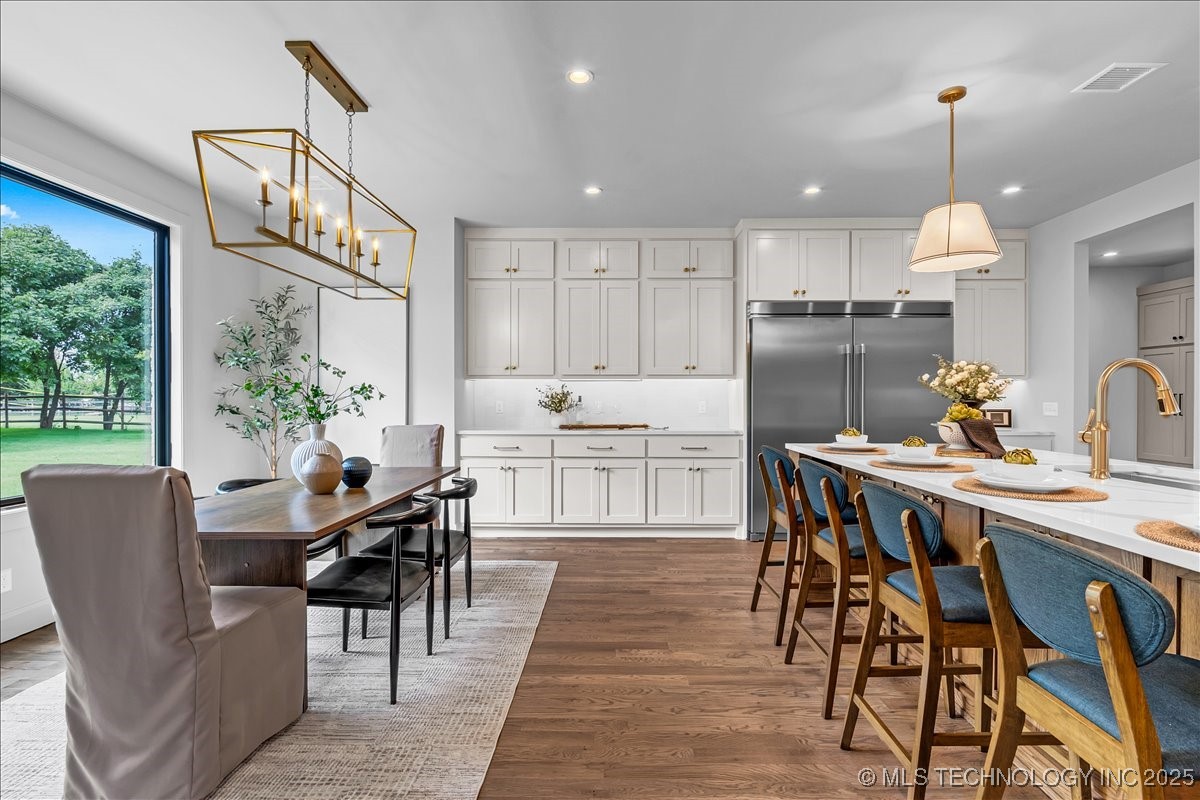 6334 N Dogwood Trail