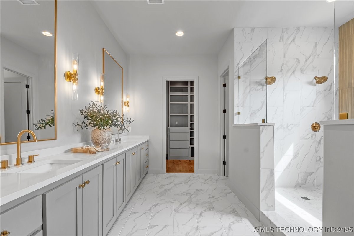 6334 N Dogwood Trail