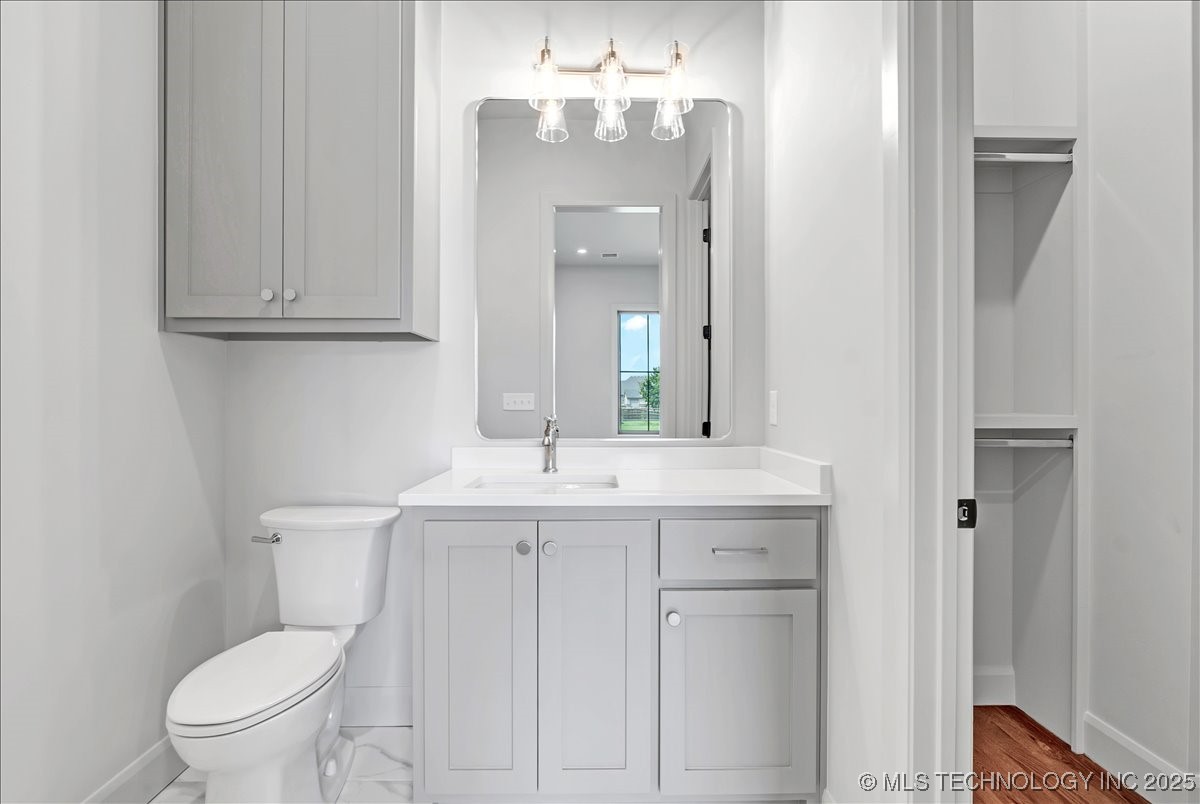 6334 N Dogwood Trail