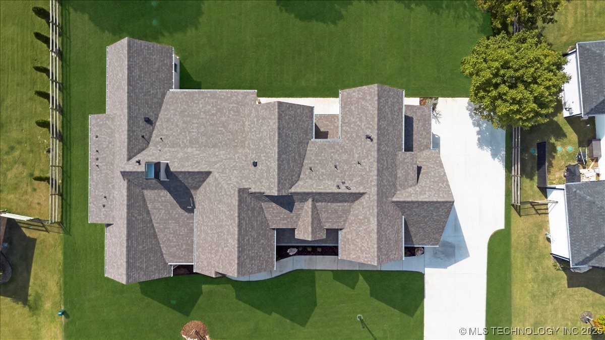 6334 N Dogwood Trail