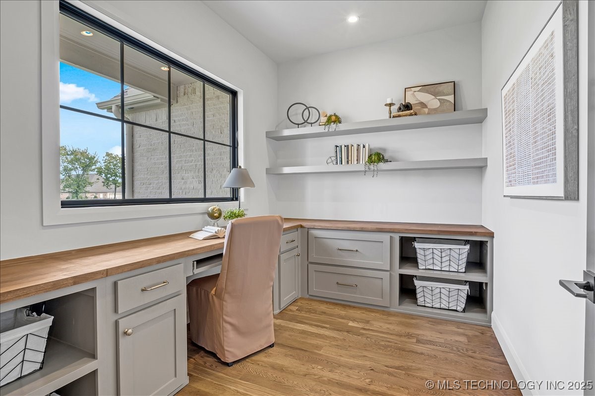 6334 N Dogwood Trail